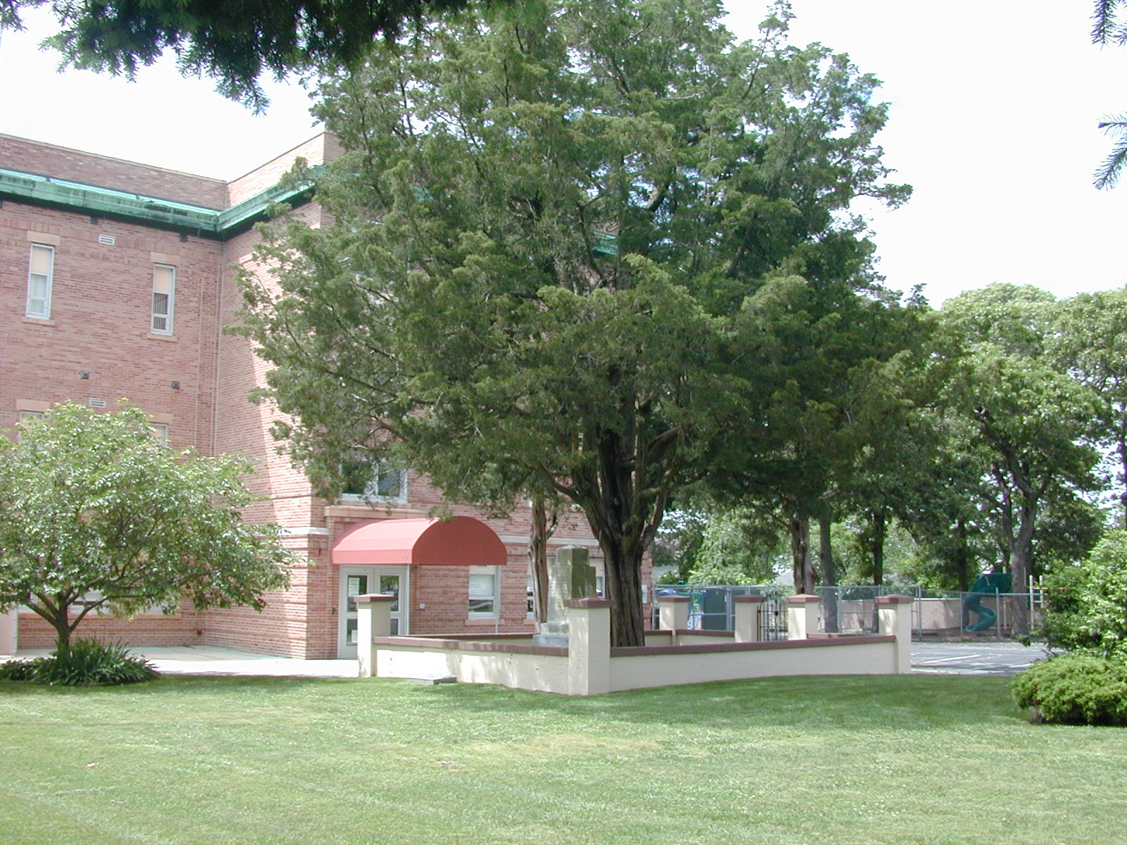 [Somers Burial Ground (NY Ave School) Image]